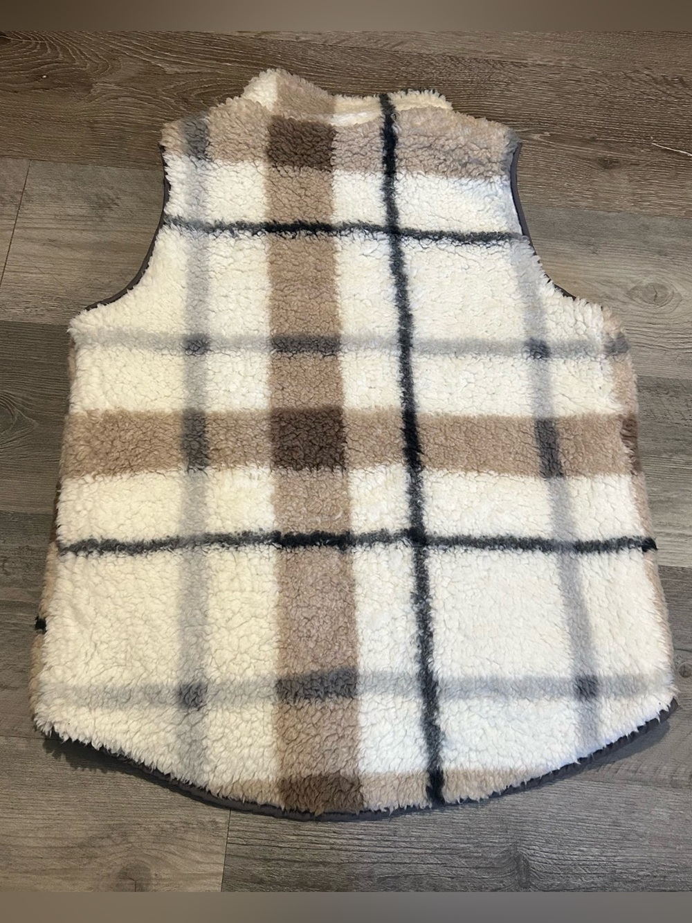 Small Thread & Supply Plaid Sherpa Lined Gray Quilted Reversible Vest Pockets - Picture 8 of 8